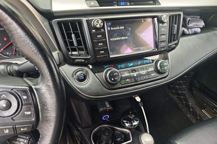 Used Toyota RAV4 2018 2.5L Automatic 4x4 Elite i Edition Audio And AC Panel