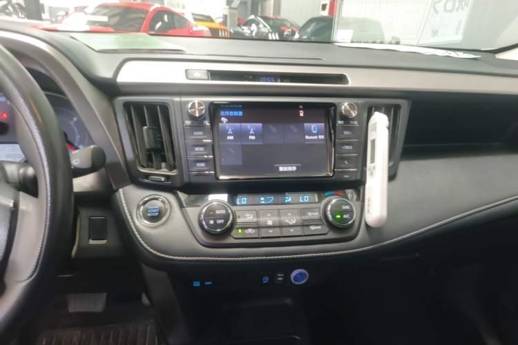 Used Toyota RAV4 2018 2.0L CVT Two-Wheel Drive Fashion X Edition Audio And AC Panel