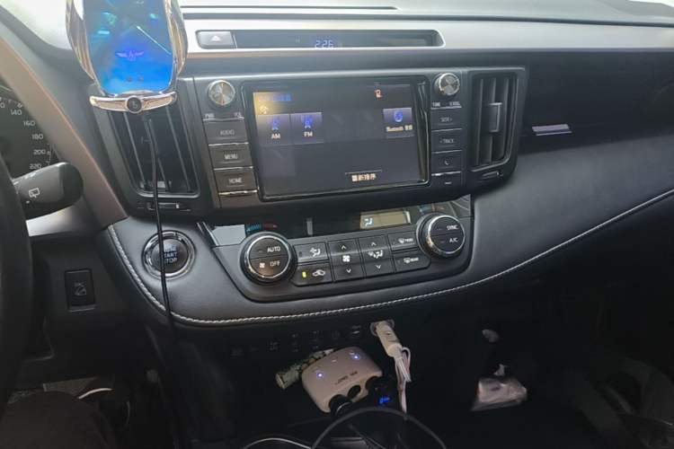 Used Toyota RAV4 2018 2.5L Automatic 4x4 Elite i Edition Audio And AC Panel