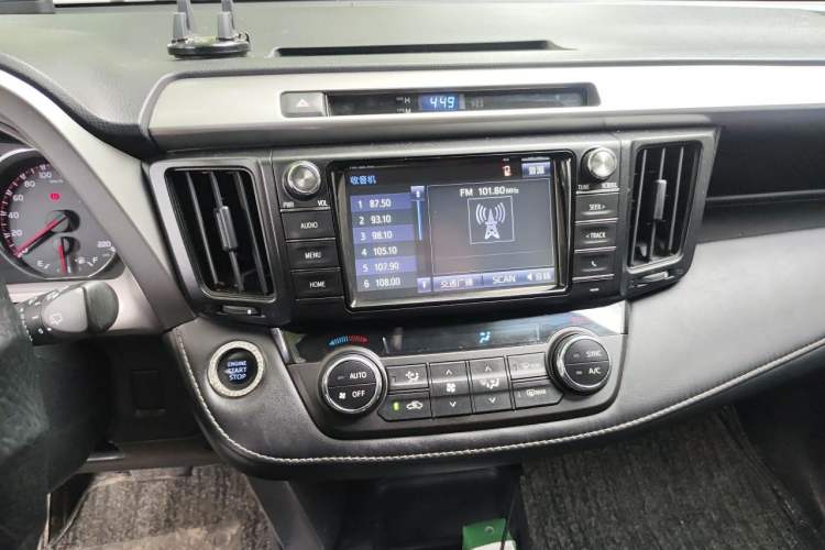 Used Toyota RAV4 2018 2.0L CVT Two-Wheel Drive Fashion X Edition Audio And AC Panel