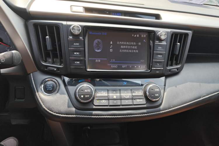Used Toyota RAV4 2018 2.0L CVT Two-Wheel Drive Fashion X Edition Audio And AC Panel