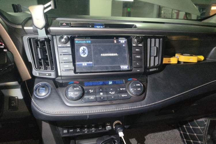 Used Toyota RAV4 2018 2.5L Automatic 4x4 Elite i Edition Audio And AC Panel