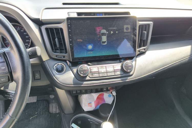 Used Toyota RAV4 2018 2.5L Automatic 4x4 Elite i Edition Audio And AC Panel