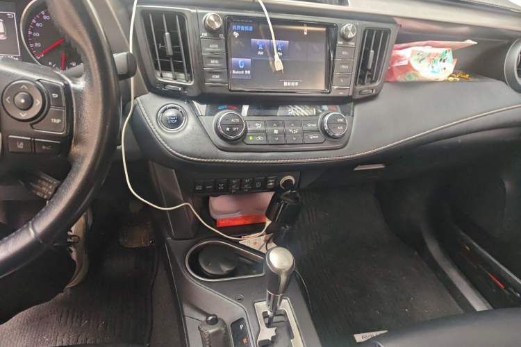 Used Toyota RAV4 2018 2.5L Automatic 4x4 Elite i Edition Audio And AC Panel