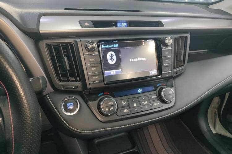 Used Toyota RAV4 2018 2.0L CVT Two-Wheel Drive Fashion X Edition Audio And AC Panel