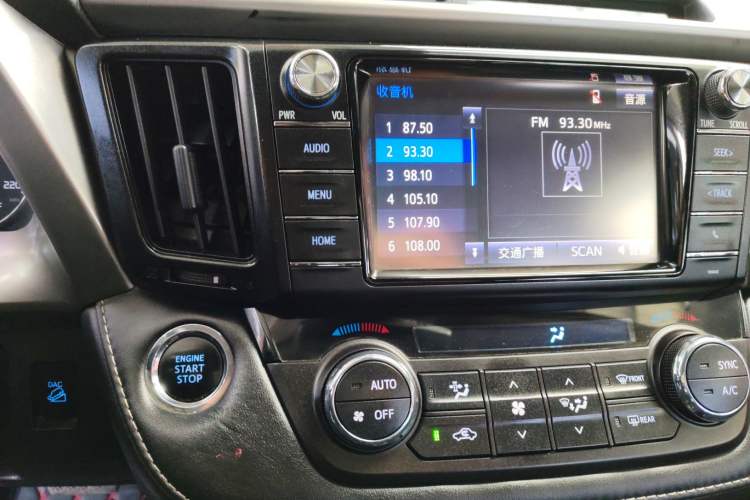 Used Toyota RAV4 2018 2.5L Automatic 4x4 Elite i Edition Audio And AC Panel
