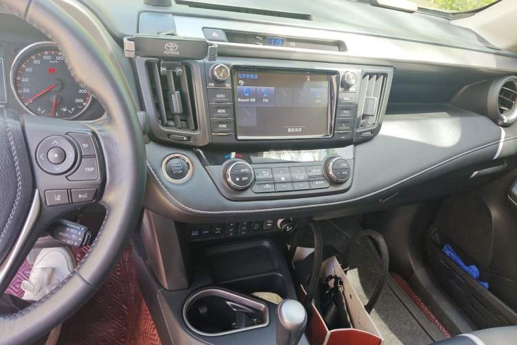 Used Toyota RAV4 2018 2.5L Automatic 4x4 Elite i Edition Audio And AC Panel