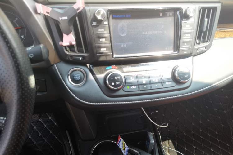 Used Toyota RAV4 2018 2.0L CVT Two-Wheel Drive Fashion X Edition Audio And AC Panel