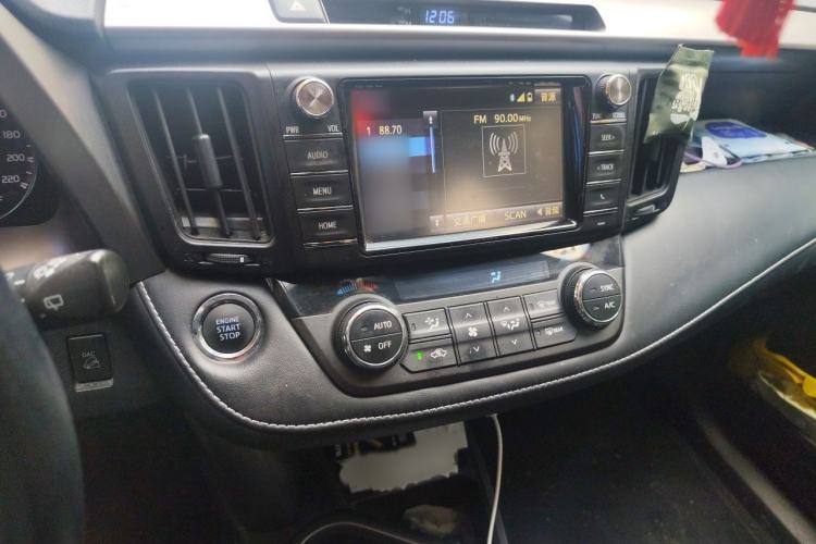 Used Toyota RAV4 2018 2.5L Automatic 4x4 Elite i Edition Audio And AC Panel