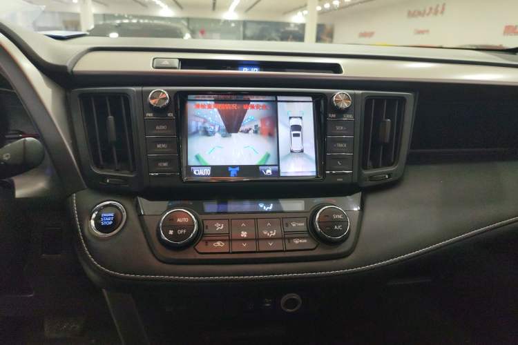 Used Toyota RAV4 2018 2.0L CVT Two-Wheel Drive Fashion X Edition Audio And AC Panel