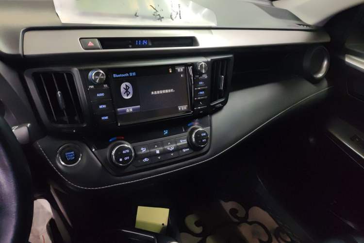 Used Toyota RAV4 2018 2.5L Automatic 4x4 Elite i Edition Audio And AC Panel