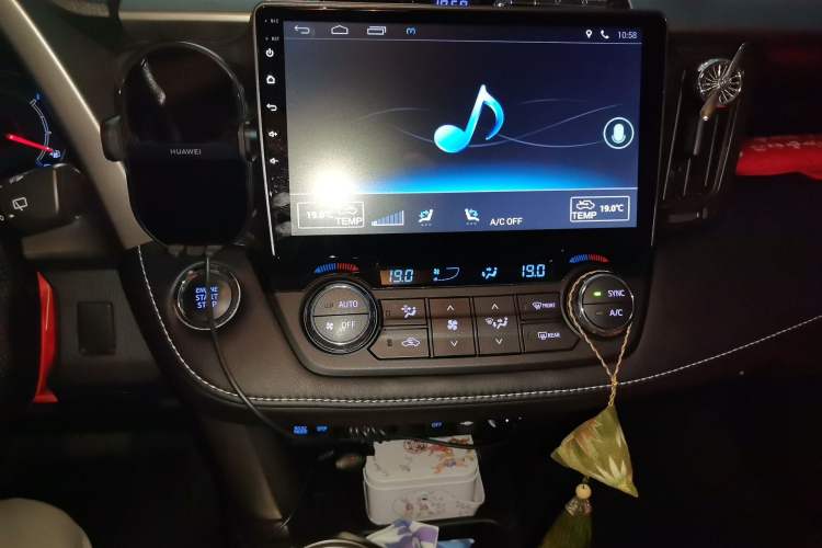 Used Toyota RAV4 2018 2.0L CVT Two-Wheel Drive Fashion X Edition Audio And AC Panel