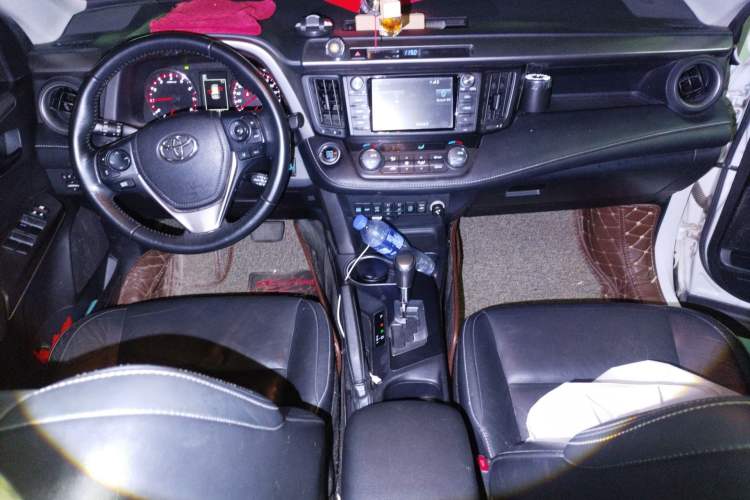 Used Toyota RAV4 2018 2.5L Automatic 4x4 Elite i Edition Audio And AC Panel