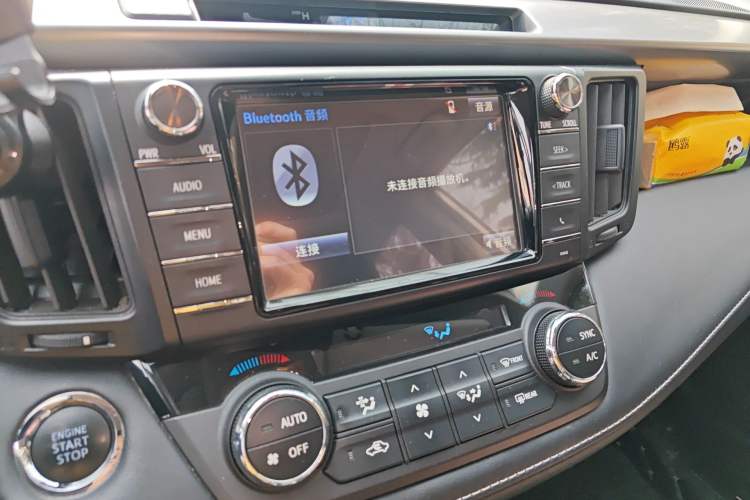 Used Toyota RAV4 2018 2.5L Automatic 4x4 Elite i Edition Audio And AC Panel
