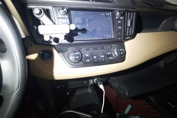 Used Toyota RAV4 2018 2.0L CVT Two-Wheel Drive Fashion X Edition Audio And AC Panel
