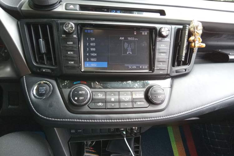 Used Toyota RAV4 2018 2.0L CVT Two-Wheel Drive Fashion X Edition Audio And AC Panel