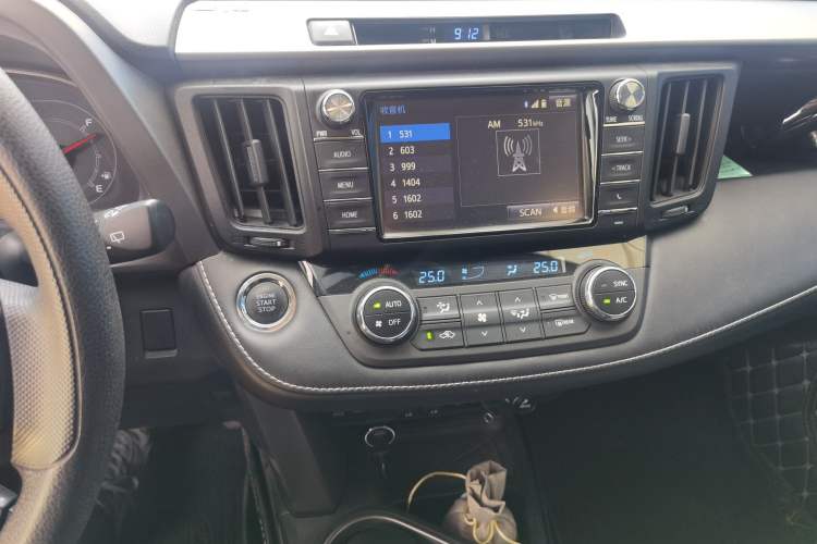Used Toyota RAV4 2018 2.0L CVT Two-Wheel Drive Fashion X Edition Audio And AC Panel