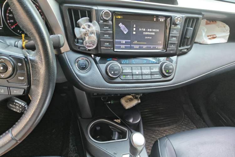 Used Toyota RAV4 2018 2.5L Automatic 4x4 Elite i Edition Audio And AC Panel