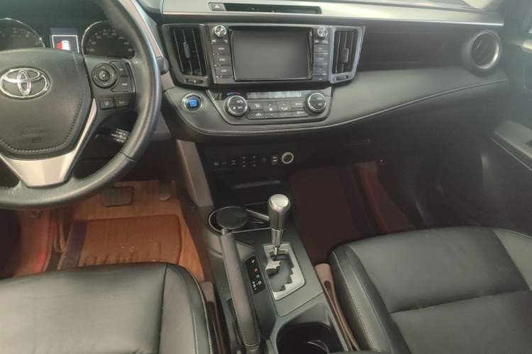 Used Toyota RAV4 2018 2.5L Automatic 4x4 Elite i Edition Audio And AC Panel