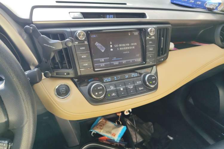 Used Toyota RAV4 2018 2.0L CVT Two-Wheel Drive Fashion X Edition Audio And AC Panel