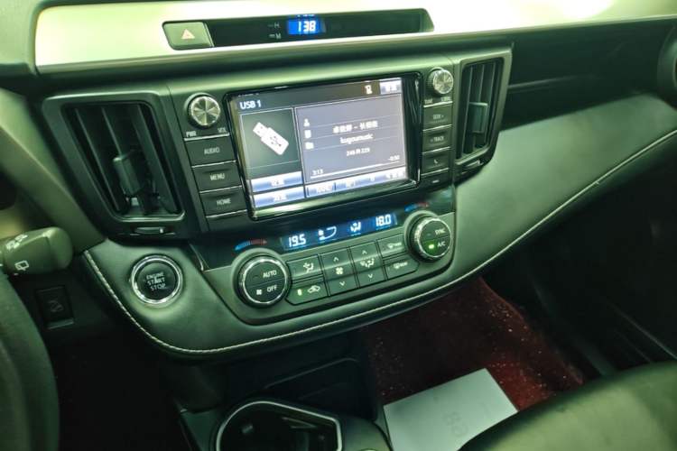 Used Toyota RAV4 2018 2.5L Automatic 4x4 Elite i Edition Audio And AC Panel