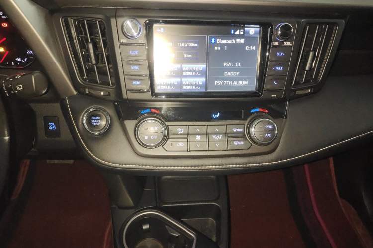 Used Toyota RAV4 2018 2.5L Automatic 4x4 Elite i Edition Audio And AC Panel