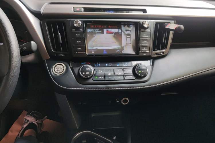 Used Toyota RAV4 2018 2.0L CVT Two-Wheel Drive Fashion X Edition Audio And AC Panel