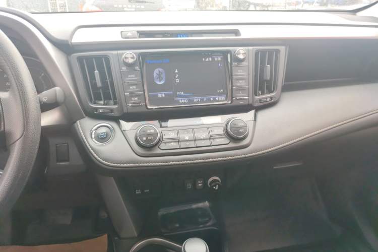Used Toyota RAV4 2018 2.0L CVT Two-Wheel Drive Fashion X Edition Audio And AC Panel