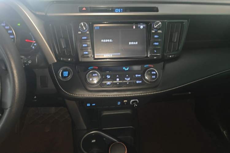 Used Toyota RAV4 2018 2.0L CVT Two-Wheel Drive Fashion X Edition Audio And AC Panel