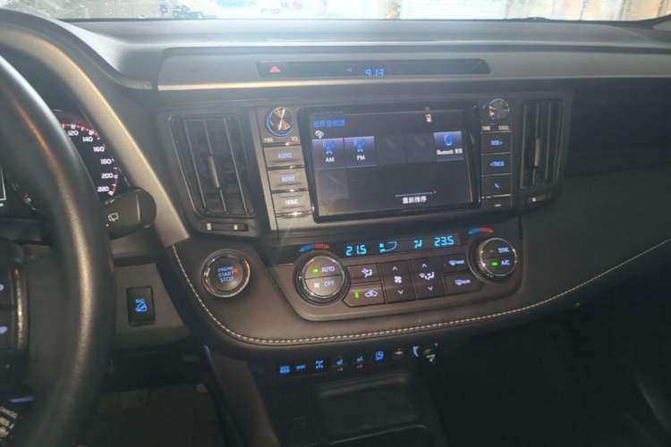 Used Toyota RAV4 2018 2.5L Automatic 4x4 Elite i Edition Audio And AC Panel