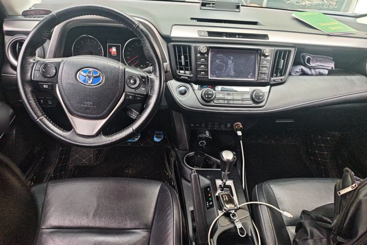 Used Toyota RAV4 2018 2.5L Automatic 4x4 Elite i Edition Center Console