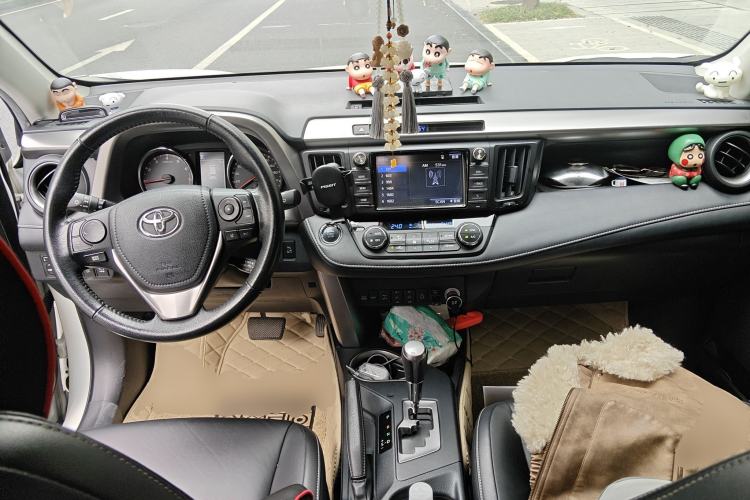 Used Toyota RAV4 2018 2.5L Automatic 4x4 Elite i Edition Center Console
