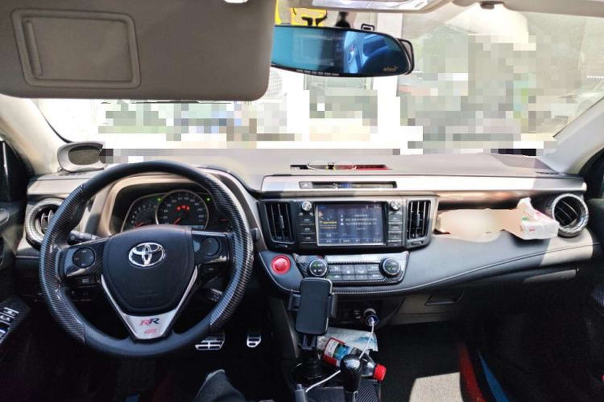 Used Toyota RAV4 2018 2.0L CVT Two-Wheel Drive Fashion X Edition Center Console