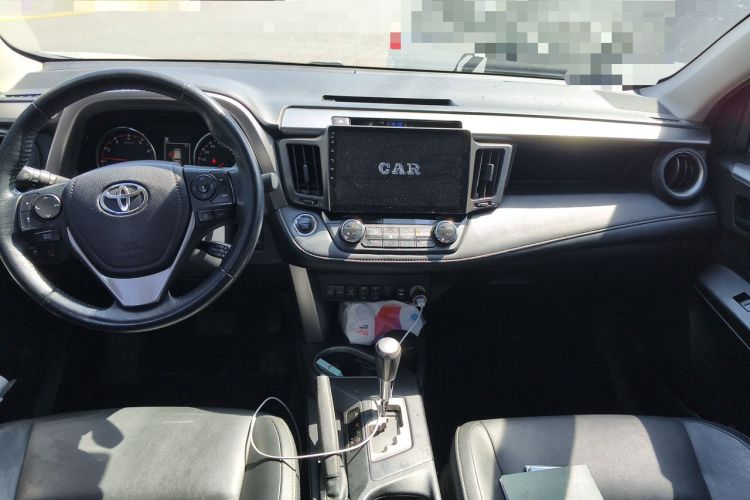 Used Toyota RAV4 2018 2.5L Automatic 4x4 Elite i Edition Center Console