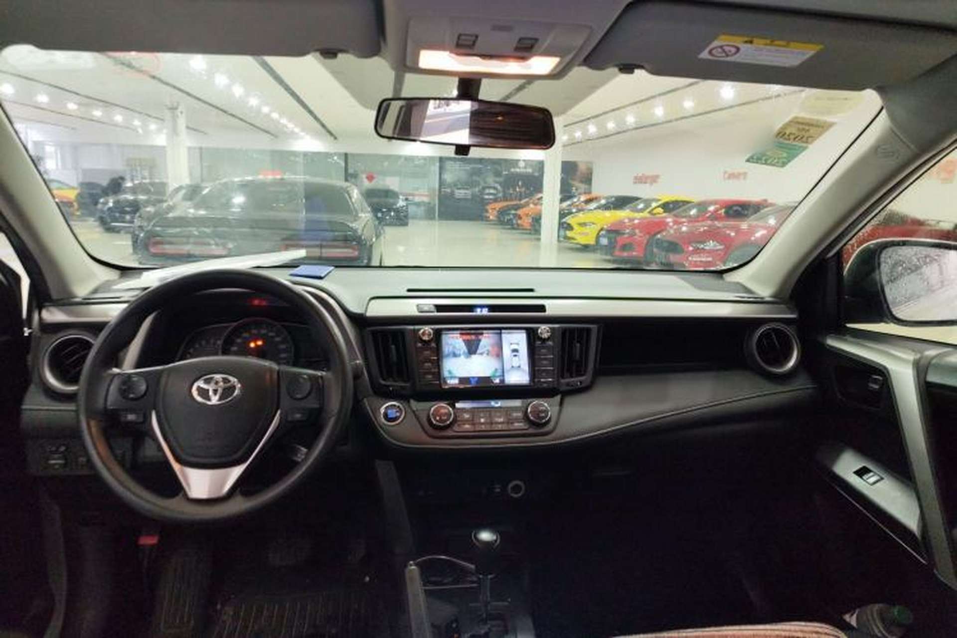 Used Toyota RAV4 2018 2.0L CVT Two-Wheel Drive Fashion X Edition Center Console