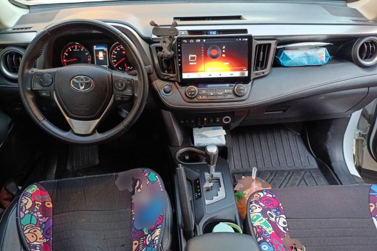 Used Toyota RAV4 2018 2.5L Automatic 4x4 Elite i Edition Center Console