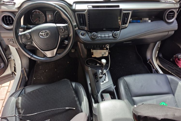 Used Toyota RAV4 2018 2.5L Automatic 4x4 Elite i Edition Center Console