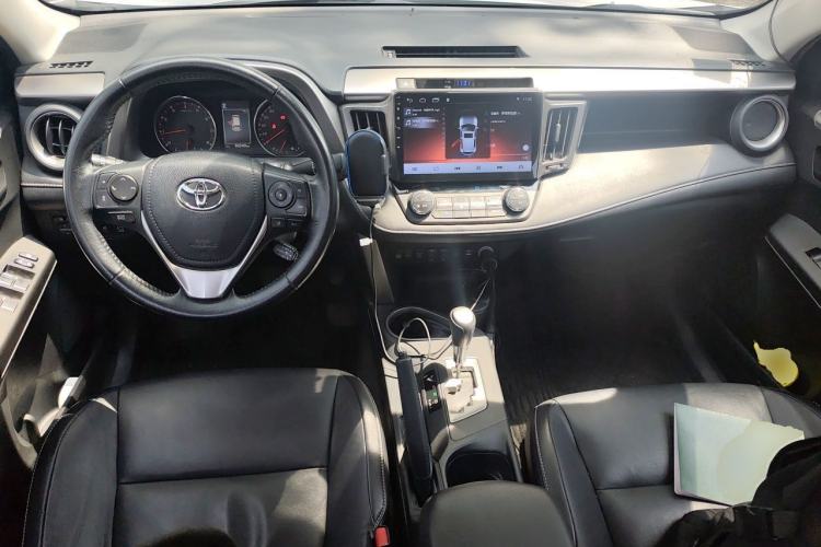 Used Toyota RAV4 2018 2.5L Automatic 4x4 Elite i Edition Center Console