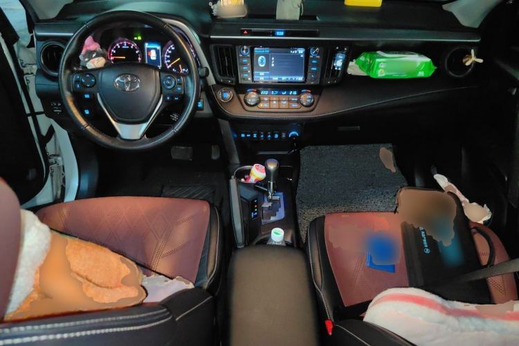 Used Toyota RAV4 2018 2.5L Automatic 4x4 Elite i Edition Center Console