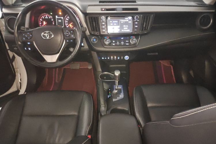Used Toyota RAV4 2018 2.5L Automatic 4x4 Elite i Edition Center Console