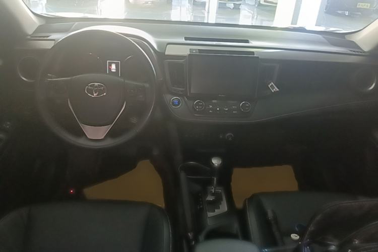 Used Toyota RAV4 2018 2.5L Automatic 4x4 Elite i Edition Center Console