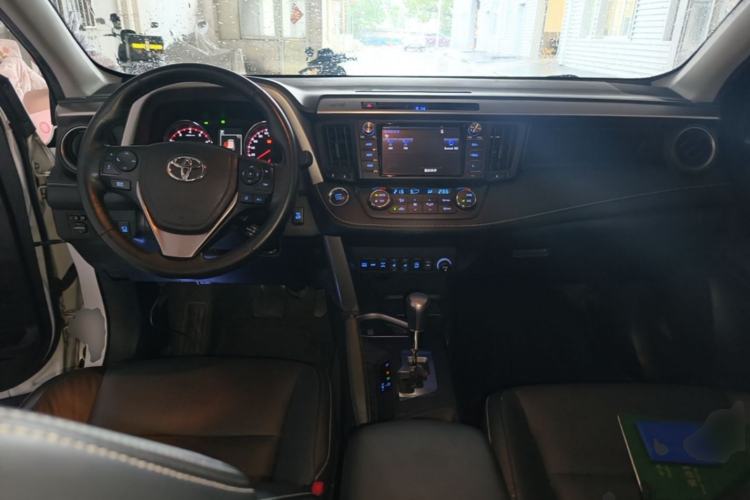 Used Toyota RAV4 2018 2.5L Automatic 4x4 Elite i Edition Center Console