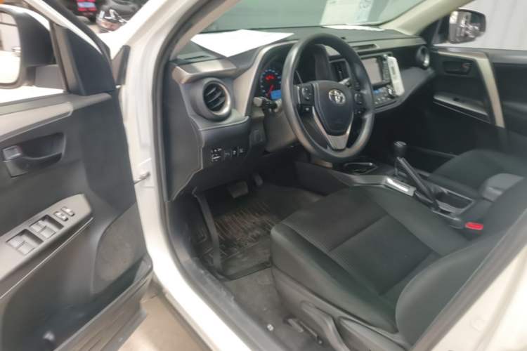 Used Toyota RAV4 2018 2.0L CVT Two-Wheel Drive Fashion X Edition Driver Seat