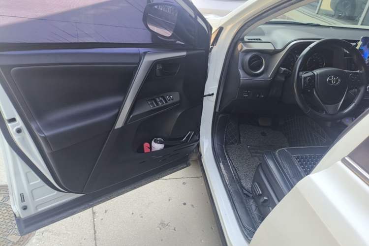 Used Toyota RAV4 2018 2.5L Automatic 4x4 Elite i Edition Driver Seat