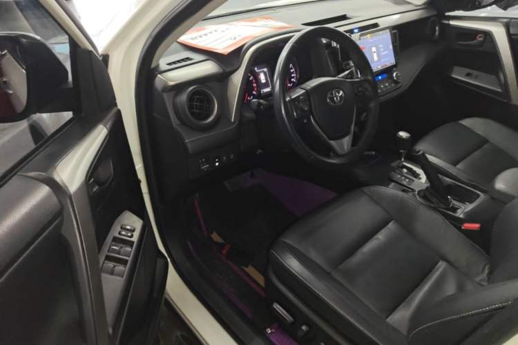 Used Toyota RAV4 2018 2.5L Automatic 4x4 Elite i Edition Driver Seat