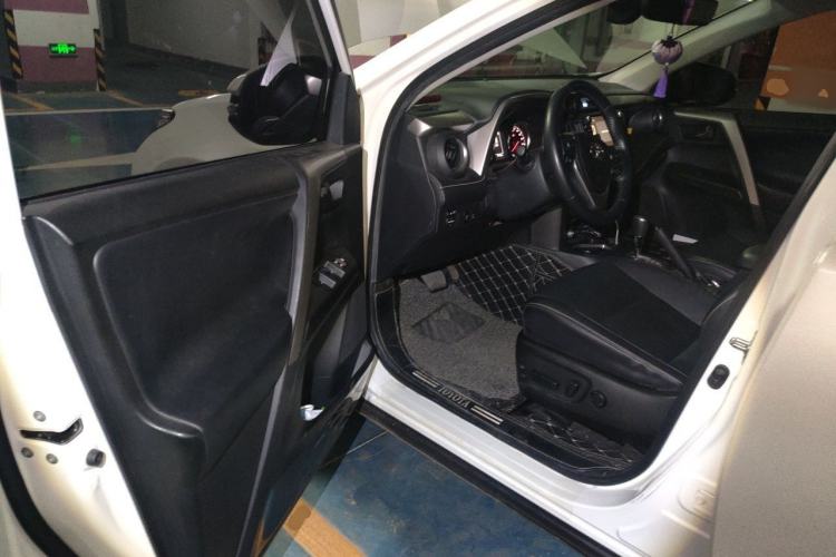 Used Toyota RAV4 2018 2.5L Automatic 4x4 Elite i Edition Driver Seat