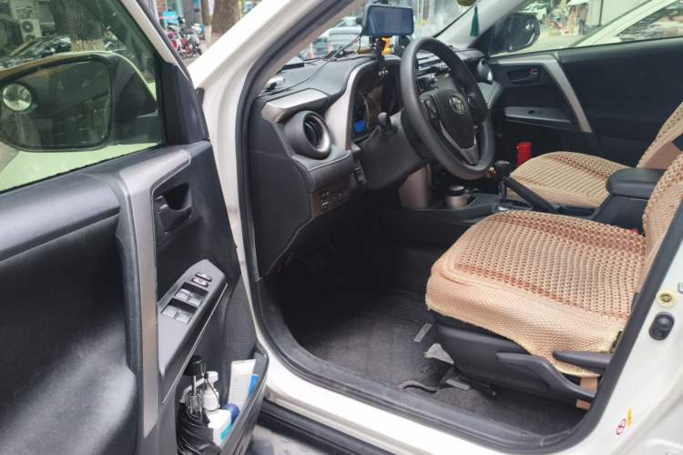 Used Toyota RAV4 2018 2.0L CVT Two-Wheel Drive Fashion X Edition Driver Seat