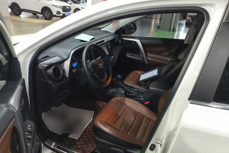 Used Toyota RAV4 2018 2.0L CVT Two-Wheel Drive Fashion X Edition Driver Seat