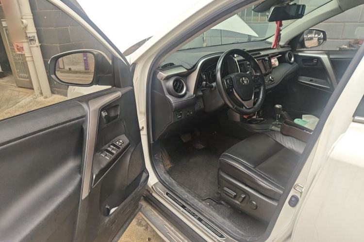Used Toyota RAV4 2018 2.5L Automatic 4x4 Elite i Edition Driver Seat
