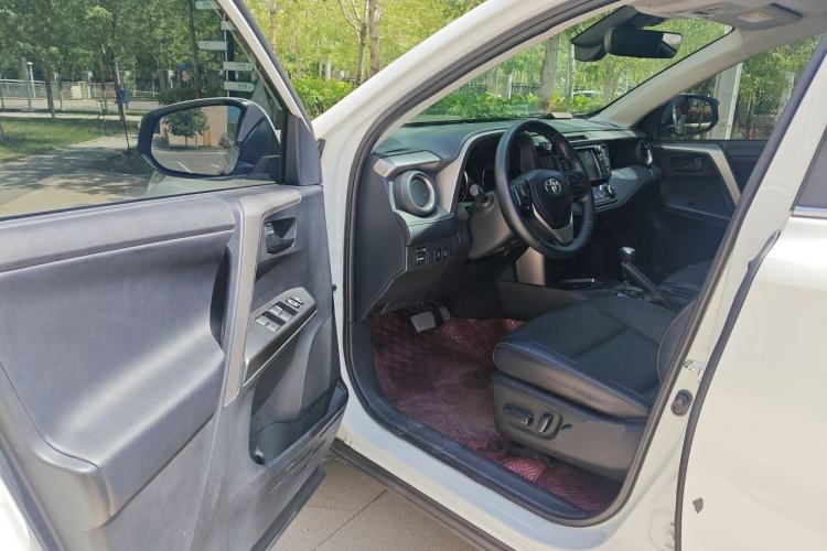 Used Toyota RAV4 2018 2.5L Automatic 4x4 Elite i Edition Driver Seat